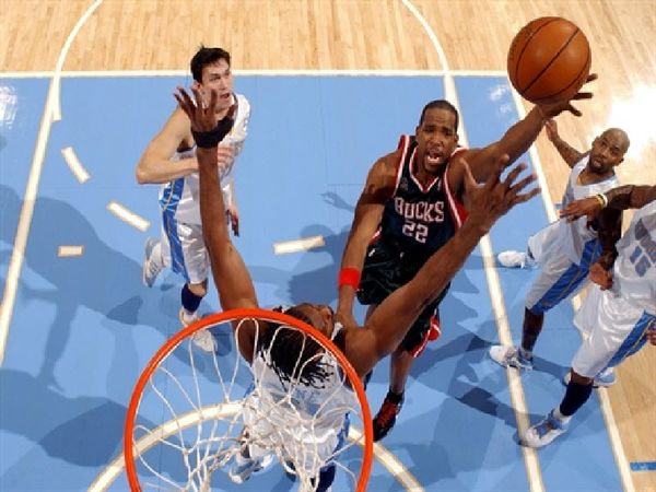 Ξανά στα παρκέ