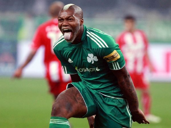  Κάτω από τη... φούστα του Σισέ!