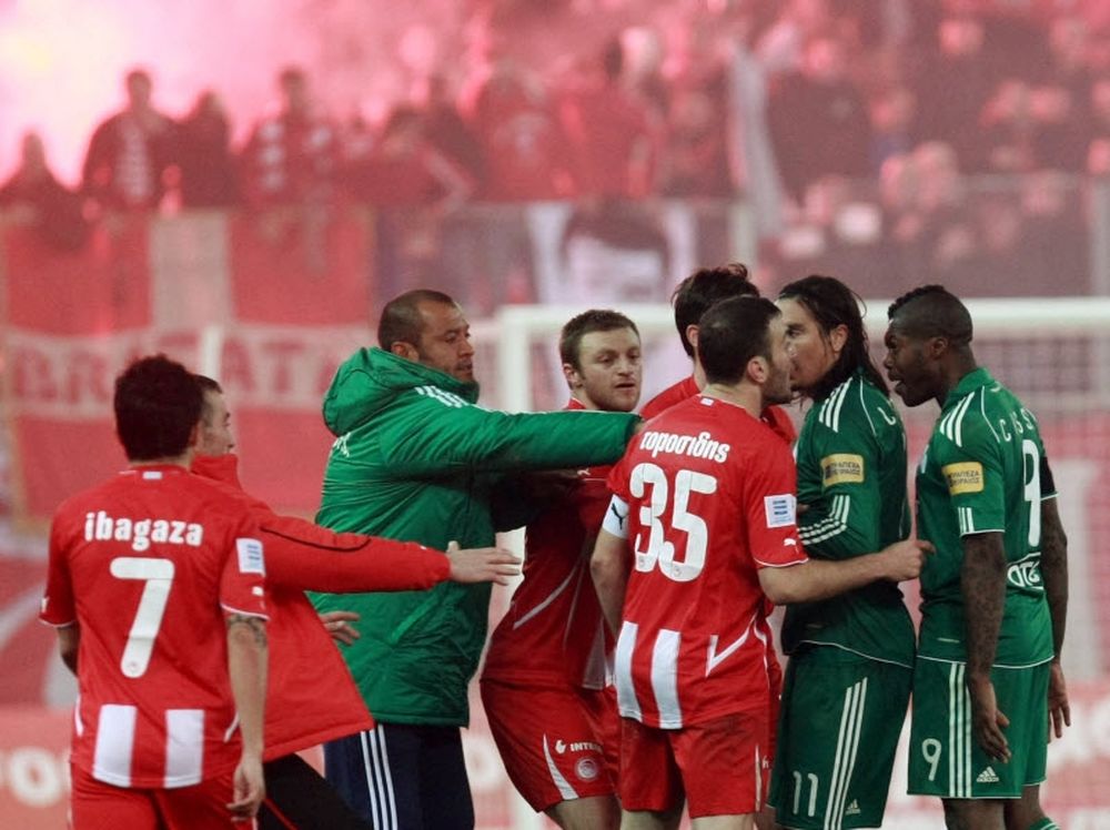 Γενιά αλαζονείας, ποδόσφαιρο βίας