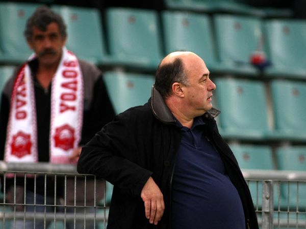 Ανοίγει τα χαρτιά του ο Μπέος