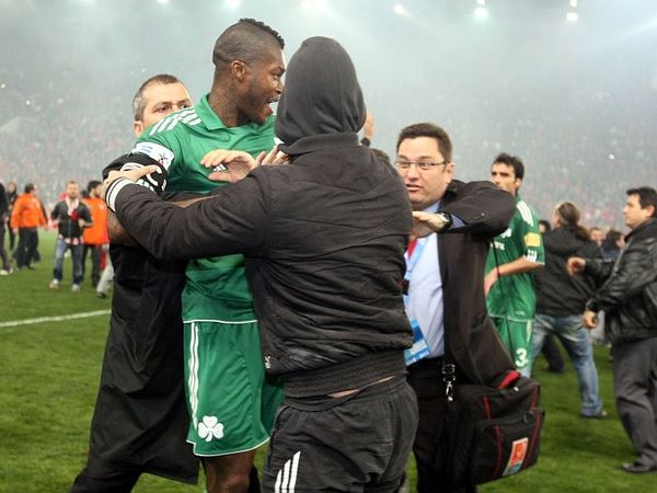 Security χτύπησε τον Σισέ!