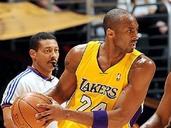 Άνετη νίκη για τους Λέικερς