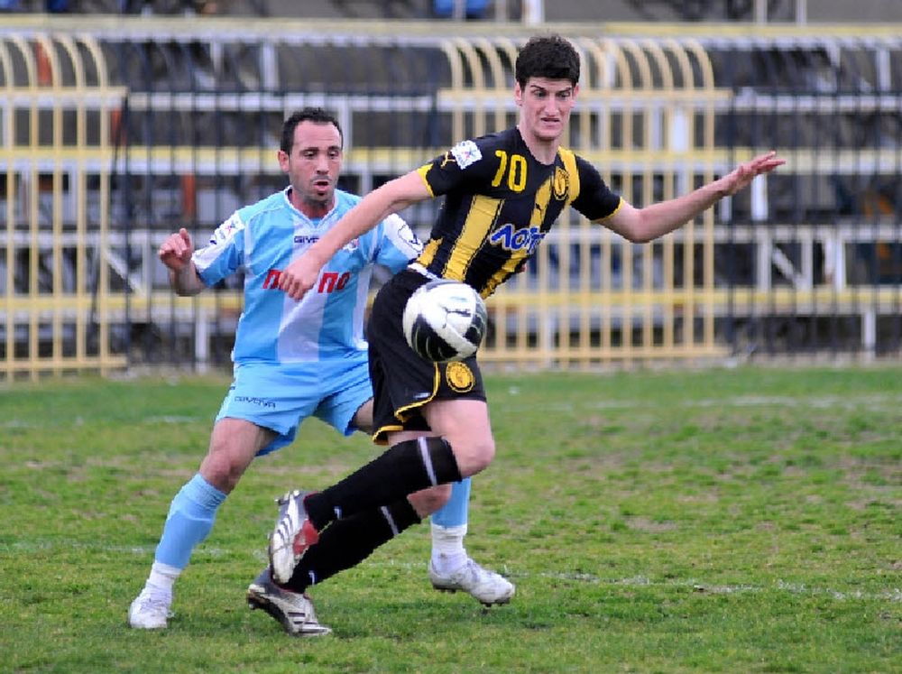 Απόντες Όκουε, Ρούσσος