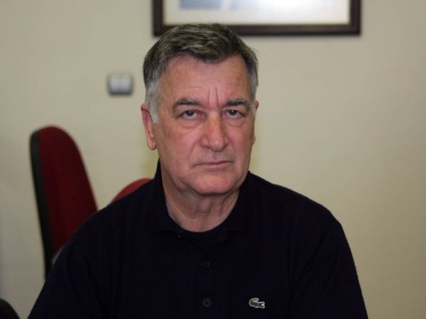 Τραπέζι από Κωστούλα