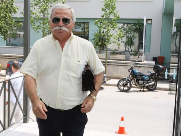 Φθάνουν Αμερικάνοι και Παπουτσάκης!