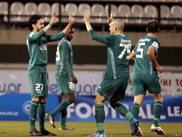 Με τρεις απουσίες 