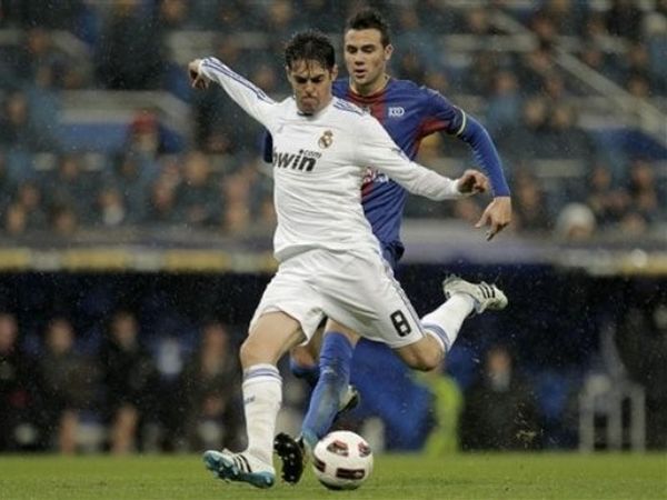 Ανταλλαγή Αντεμπαγιόρ-Κακά;