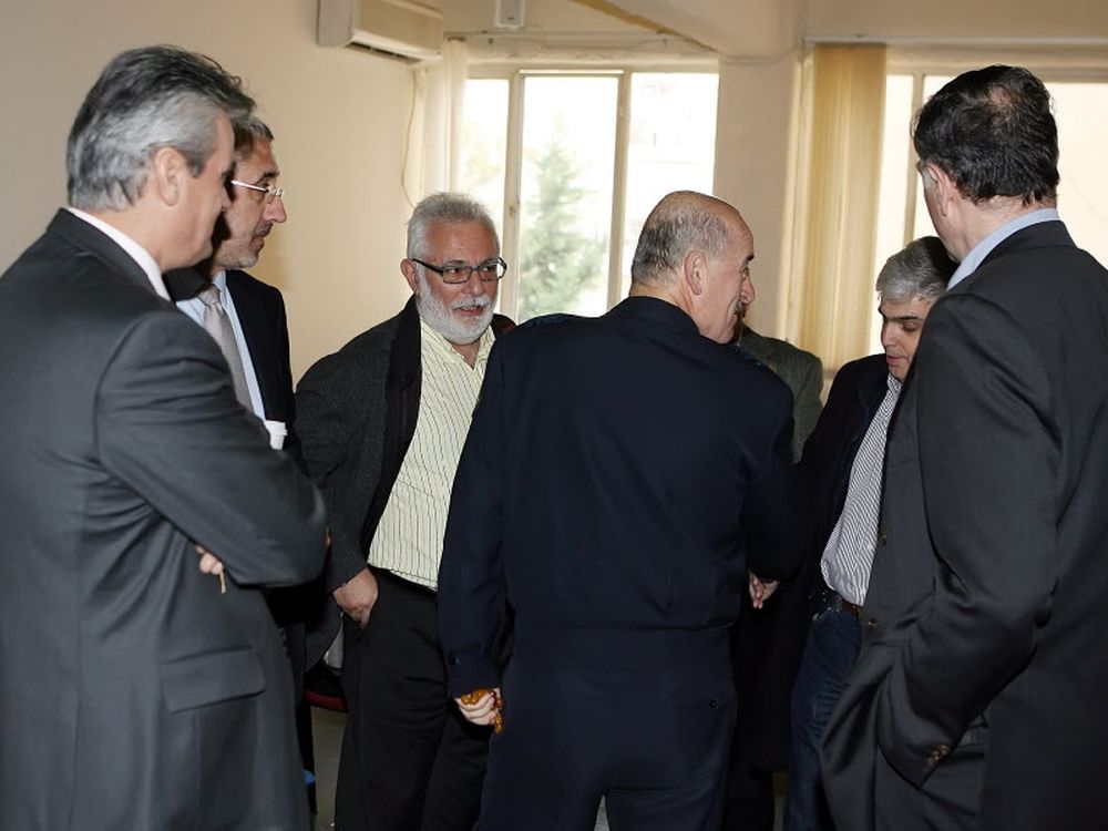 Δανεικούς από την… Μέρκελ