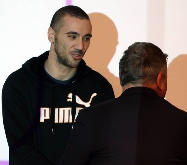 Τσάτουμας: «Φεύγω  για Παρίσι»