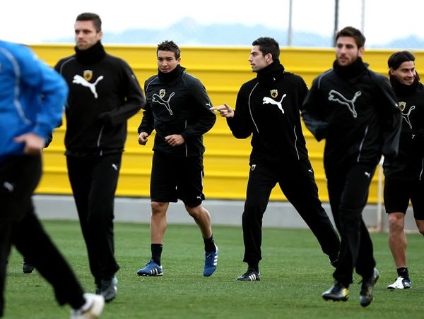 Εκτός ο Αραμπατζής 