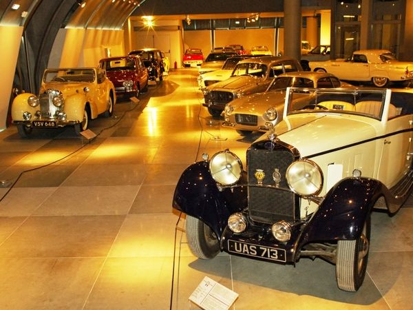 Άνοιξε το μουσείο αυτοκινήτου