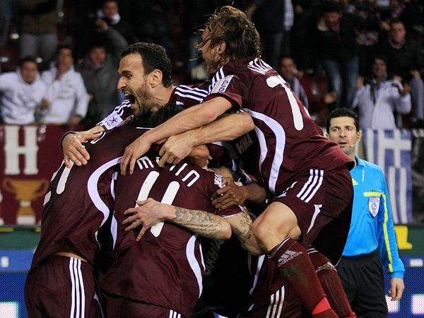 Με την πλάτη στον τοίχο