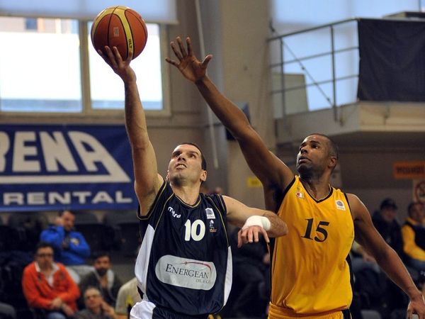 Ετοιμοπόλεμοι οι δύο