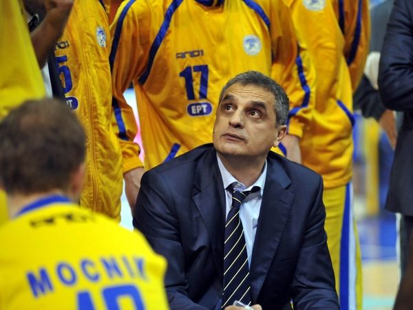 Αργούν τα τηλεοπτικά