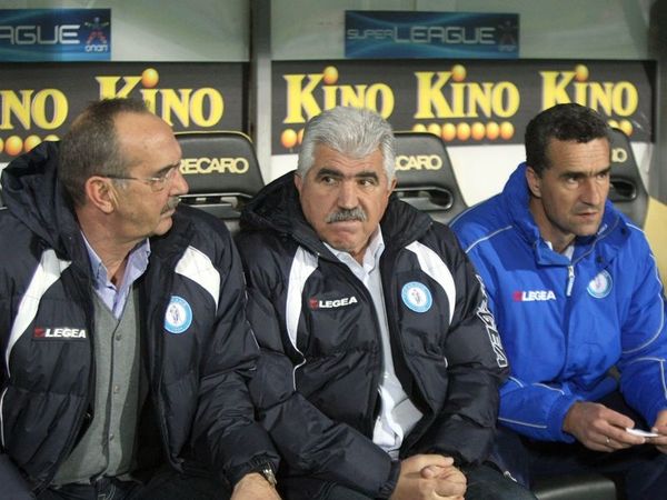 «Πονοκεφαλιάζει» ο Παράσχος