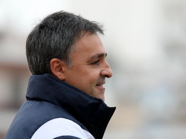 «Τρίποντο» για παραμονή