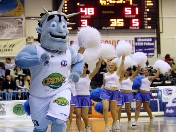 Με μικρούς και μεγάλους...