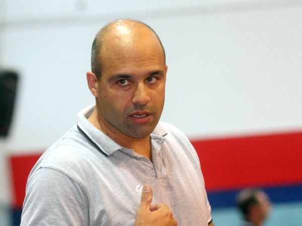 Πέταξαν αετό στο παρκέ