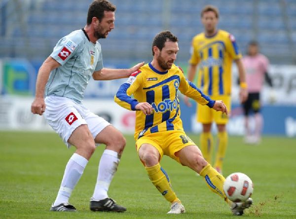 Με Ορφανό στην ενδεκάδα…