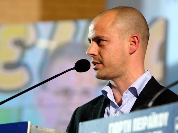 Στηρίζει την αποχή