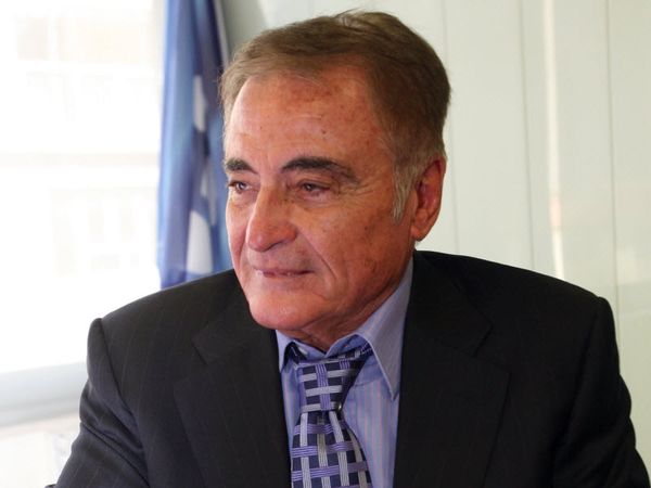 Εμμένει στην αποχώρηση