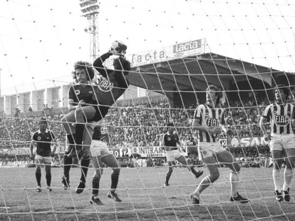 «Θρύλε των γηπέδων...»