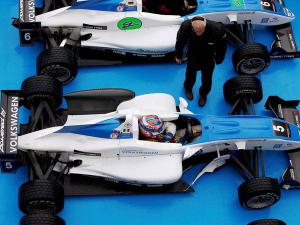 Εκτός F1 και NASCAR η VW 