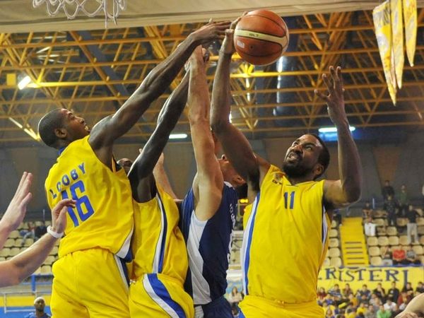 Συνεχίζεται η αποχή