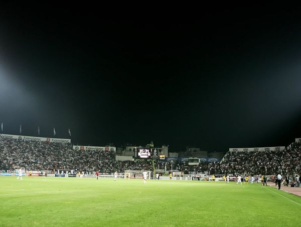 Η μάζα λυγίζει, ο ΠΑΟΚ κλονίζεται 