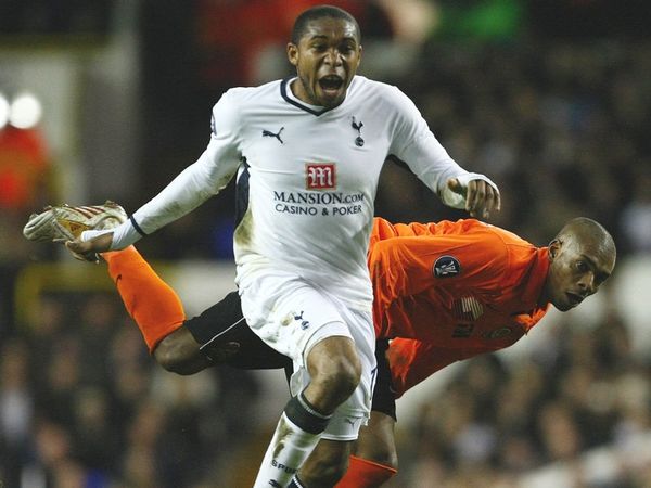 Εκτός ο Παλάσιος