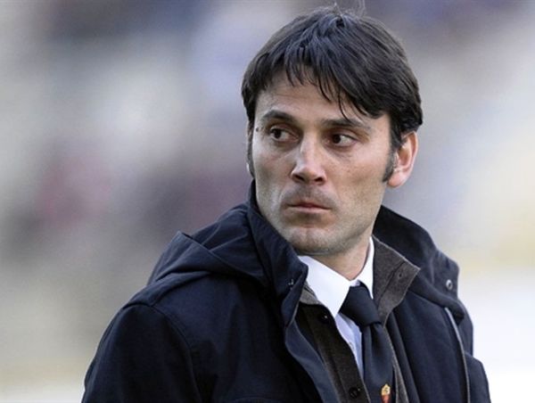 Στηρίζεται στον Τότι 