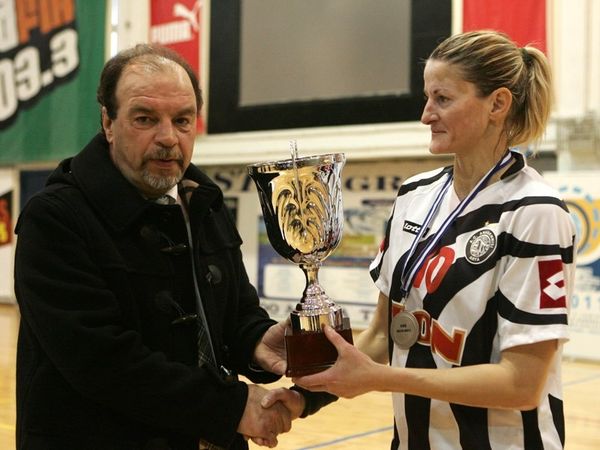 Πρόβλημα στο γυναικείο χάντμπολ