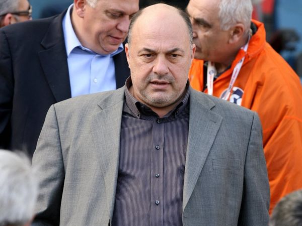 Μπέος: «Χαίρομαι που πέφτει»