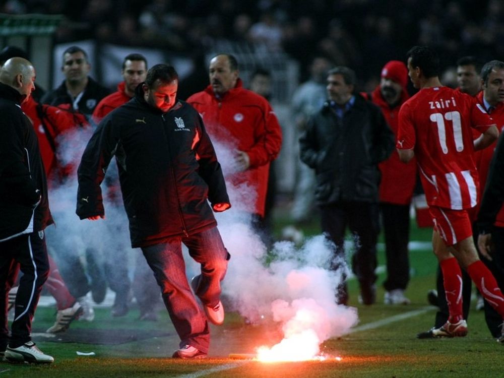 Εκεί δέχθηκε μπουκάλι ο Μαραντόνα