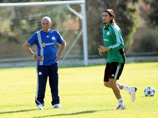 Περιμένει τρεις επιστροφές