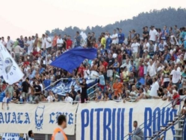 Με τη βοήθεια του κόσμου!