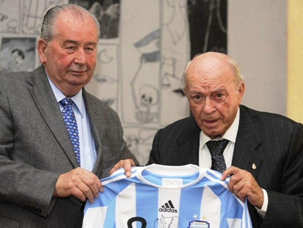 Θέλει τον Τέβεζ