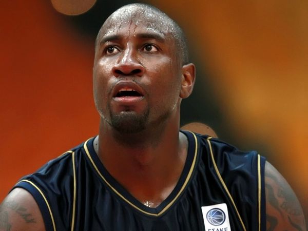 Εκτός ο Παλάσιο