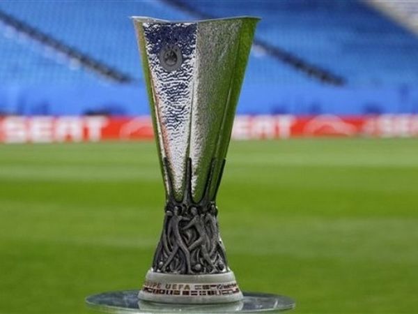 «Μάχες» για οχτώ εισιτήρια!