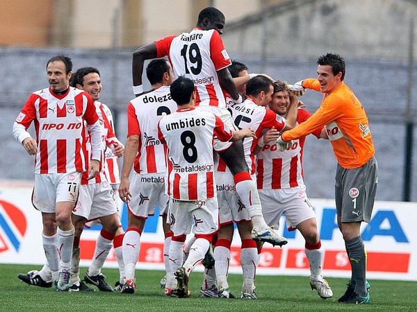 «Ψηλά το κεφάλι»!