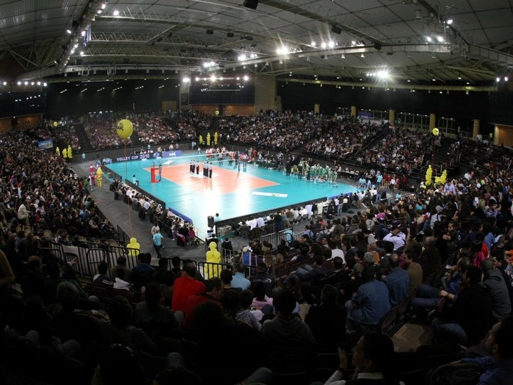 Κατάμεστο το γήπεδο