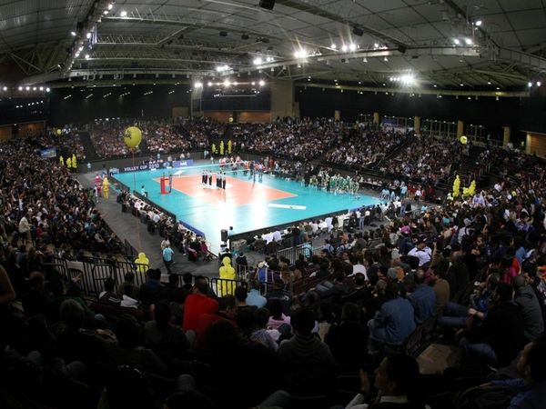 Κατάμεστο το γήπεδο