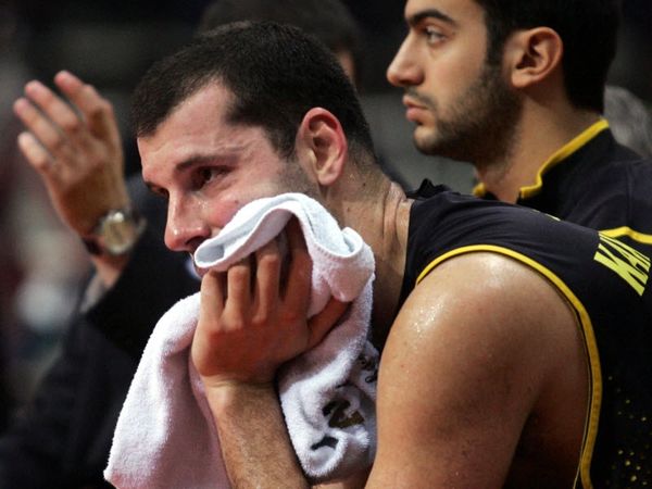 Μόνος του ο Κακιούζης