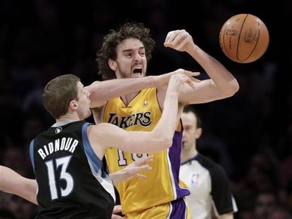 Ξέσπασαν στο τέλος οι Λέικερς