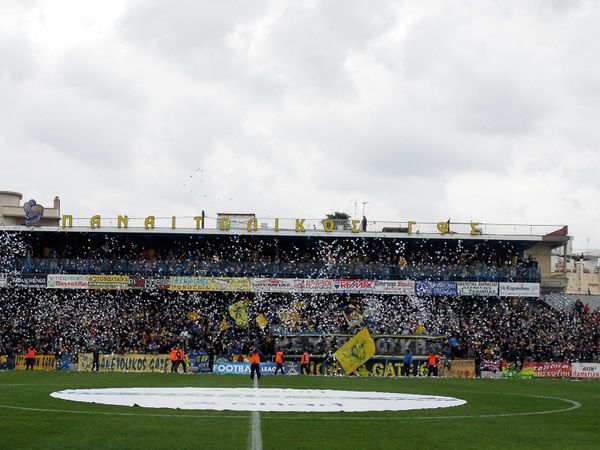 «Ποντικοί» στο γήπεδο