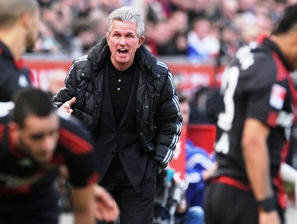 «Θολώνει» τα νερά 