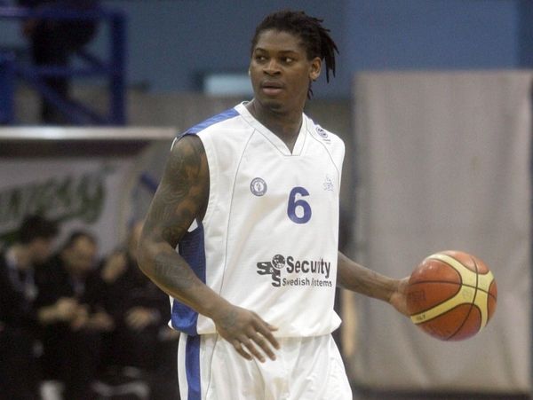 Περιμένουν πληρωμές…