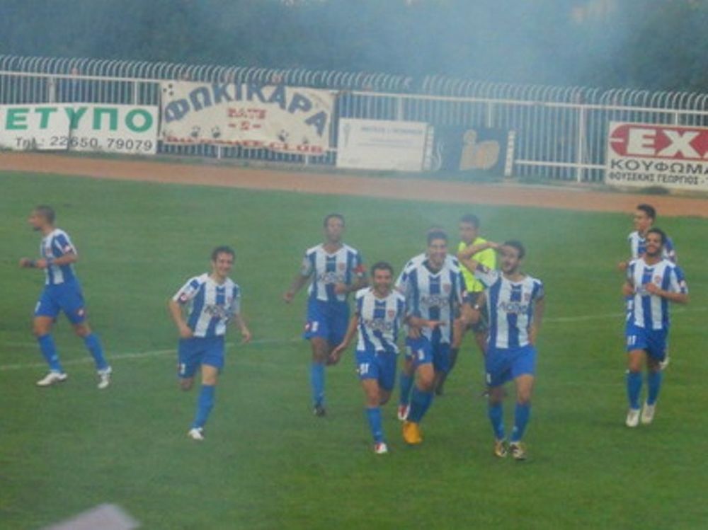 Πλησίασε ο Φωκικός