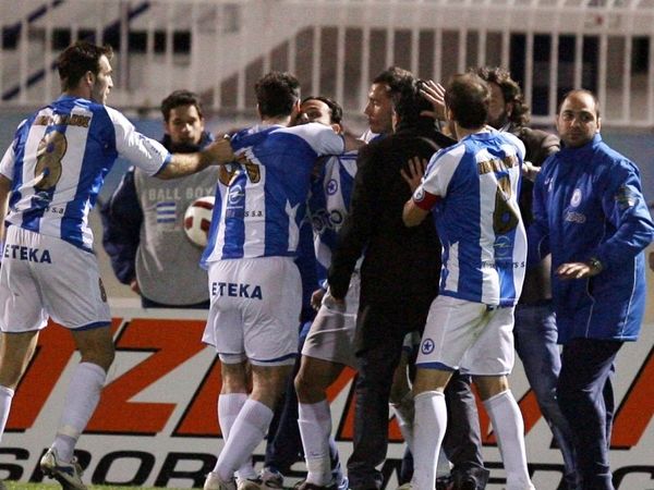 Ξεμουδιάζει με την Ελπίδων