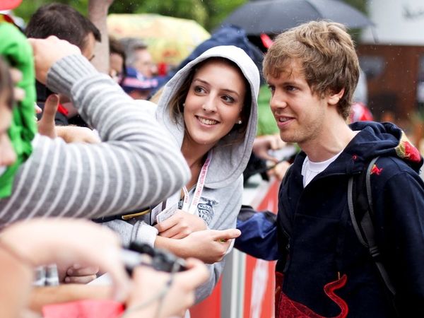 Ο Φέτελ και τα οπίσθια της Κάιλι